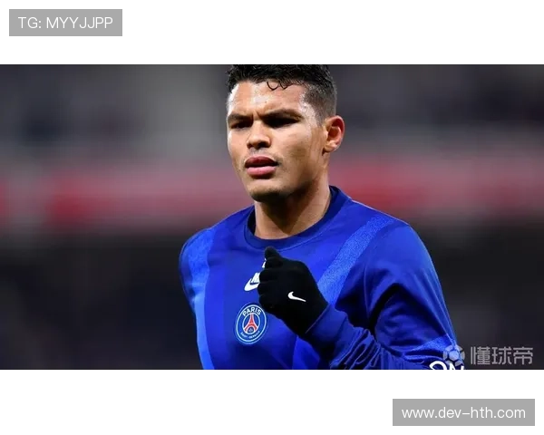 世体：奥尔莫肩膀脱臼，预计伤缺至明年1月